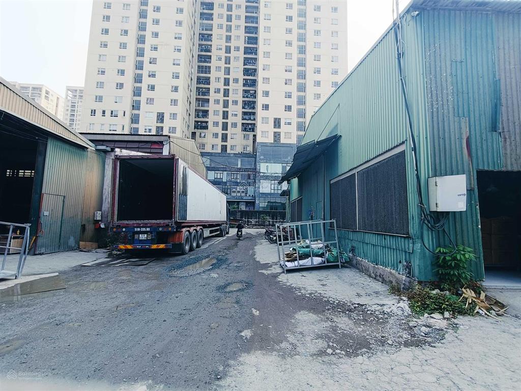 Cho thuê kho xưởng đường 70, miêu nha, xuân phương, dt 550m, xe công, vat, điện 3fa, bảo vệ, 80k/m