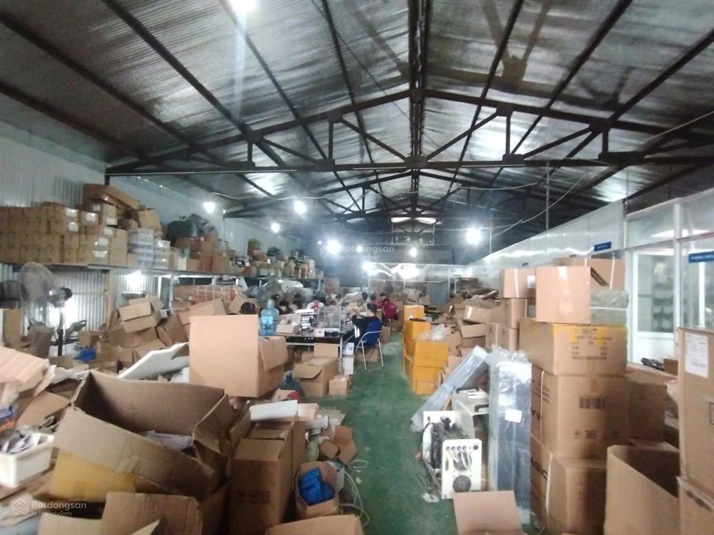 Cho thuê kho xưởng đường 70, miêu nha, xuân phương, dt 550m, xe công, vat, điện 3fa, bảo vệ, 80k/m