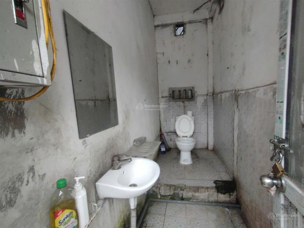 Cho thuê kho xưởng đường 70, miêu nha, xuân phương, dt 550m, xe công, vat, điện 3fa, bảo vệ, 80k/m