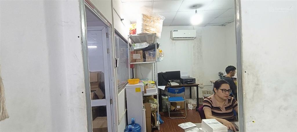 Cho thuê kho xưởng đường 70, miêu nha, tây mỗ, dt 131m2 xuất vat, điện 3fa, xe công, bảo vệ, 95k/m2