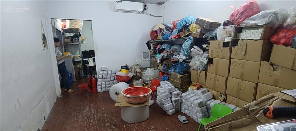 Cho thuê kho xưởng đường 70, miêu nha, tây mỗ, dt 131m2 xuất vat, điện 3fa, xe công, bảo vệ, 95k/m2