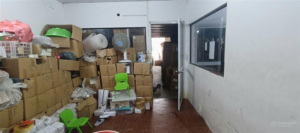 Cho thuê kho xưởng đường 70, miêu nha, tây mỗ, dt 131m2 xuất vat, điện 3fa, xe công, bảo vệ, 95k/m2