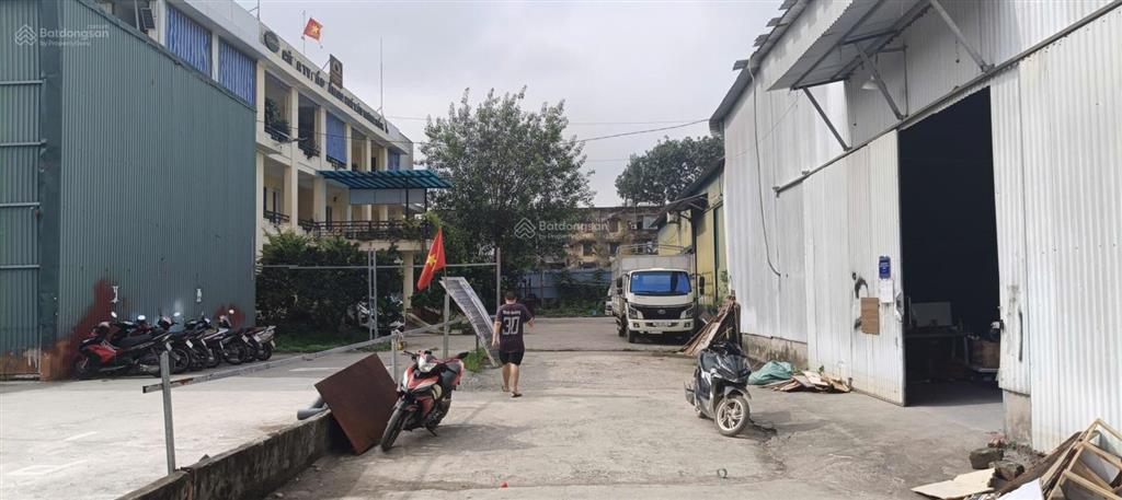 Cho thuê kho xưởng đường 70, miêu nha, tây mỗ, dt 131m2 xuất vat, điện 3fa, xe công, bảo vệ, 95k/m2