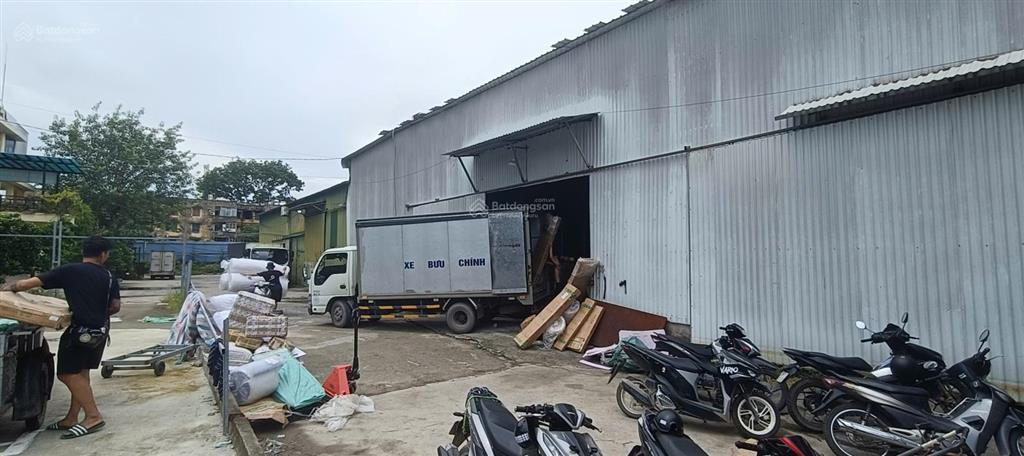Cho thuê kho xưởng đường 70, miêu nha, tây mỗ, dt 131m2 xuất vat, điện 3fa, xe công, bảo vệ, 95k/m2