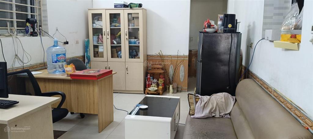Cho thuê nhà 2 tầng mặt phố cầu bươu, gần viện k, dt 200m2, điện 3fa, xe công, đất thổ cư, 35 triệu