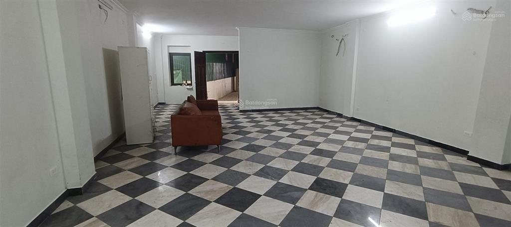 Cho thuê nhà 2 tầng mặt phố cầu bươu, gần viện k, dt 200m2, điện 3fa, xe công, đất thổ cư, 35 triệu