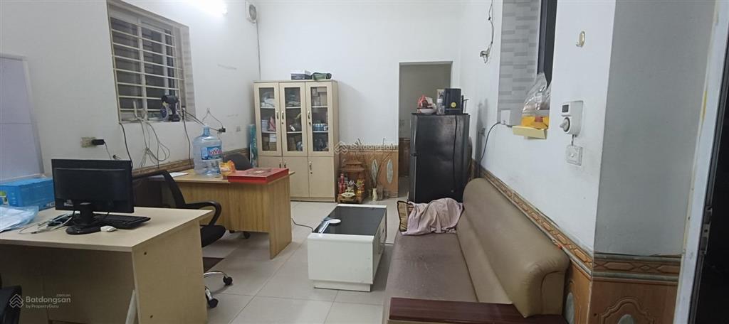 Cho thuê nhà 2 tầng mặt phố cầu bươu, gần viện k, dt 200m2, điện 3fa, xe công, đất thổ cư, 35 triệu