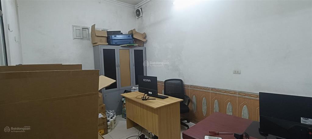 Cho thuê nhà 2 tầng mặt phố cầu bươu, gần viện k, dt 200m2, điện 3fa, xe công, đất thổ cư, 35 triệu