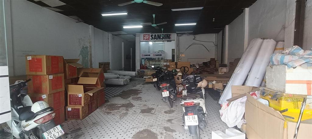 Cho thuê nhà 2 tầng mặt phố cầu bươu, gần viện k, dt 200m2, điện 3fa, xe công, đất thổ cư, 35 triệu