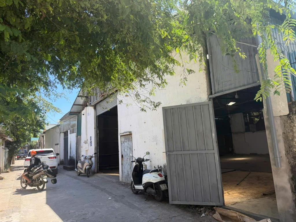 Cho thuê kho xưởng đường sa đôi, đại mỗ, dt 400m2, điện 3 pha, xe 10t đỗ cửa, xuất vat