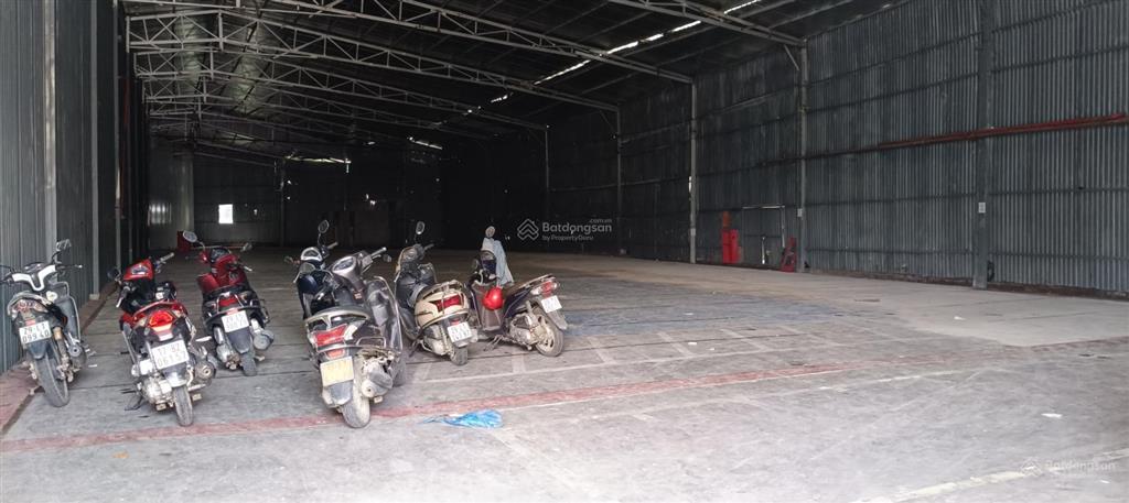 Cho thuê kho xưởng đường phú diễn, chân cầu diễn, dt 906m2, điện 3 pha, xe công, xuất vat, bảo vệ