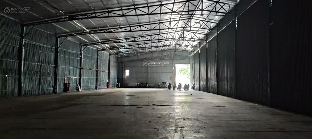 Cho thuê kho xưởng đường phú diễn, chân cầu diễn, dt 906m2, điện 3 pha, xe công, xuất vat, bảo vệ