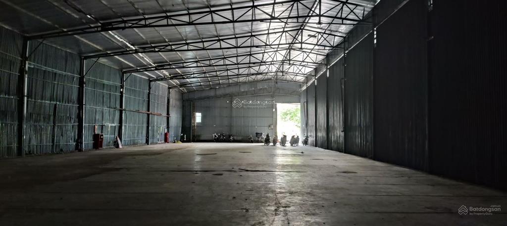 Cho thuê kho xưởng đường phú diễn, chân cầu diễn, dt 906m2, điện 3 pha, xe công, xuất vat, bảo vệ