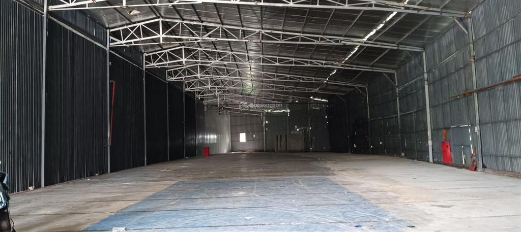 Cho thuê kho xưởng đường phú diễn, chân cầu diễn, dt 906m2, điện 3 pha, xe công, xuất vat, bảo vệ