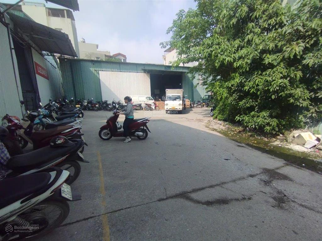 Cho thuê kho xưởng đường phú diễn, chân cầu diễn, dt 906m2, điện 3 pha, xe công, xuất vat, bảo vệ