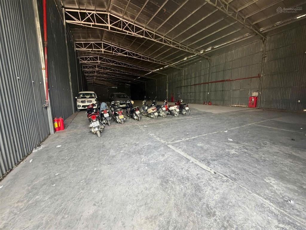 Cho thuê kho xưởng ngay chân cầu diễn, dt 906m2, điện 3 pha, xe công, xuất vat, bảo vệ, 105k/m