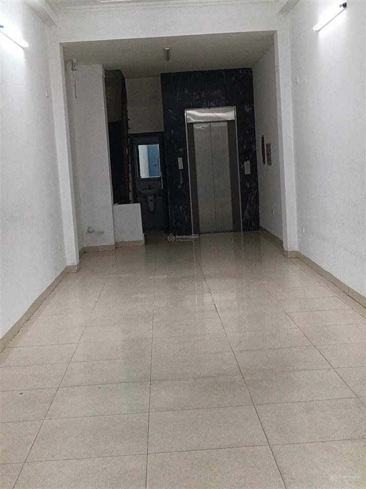 Cho thuê nhà đẹp, thang máy, 5 tầng, dt 60m2 xe ô tô đỗ cửa đường lê đức thọ, ngay svđ mỹ đình 29tr