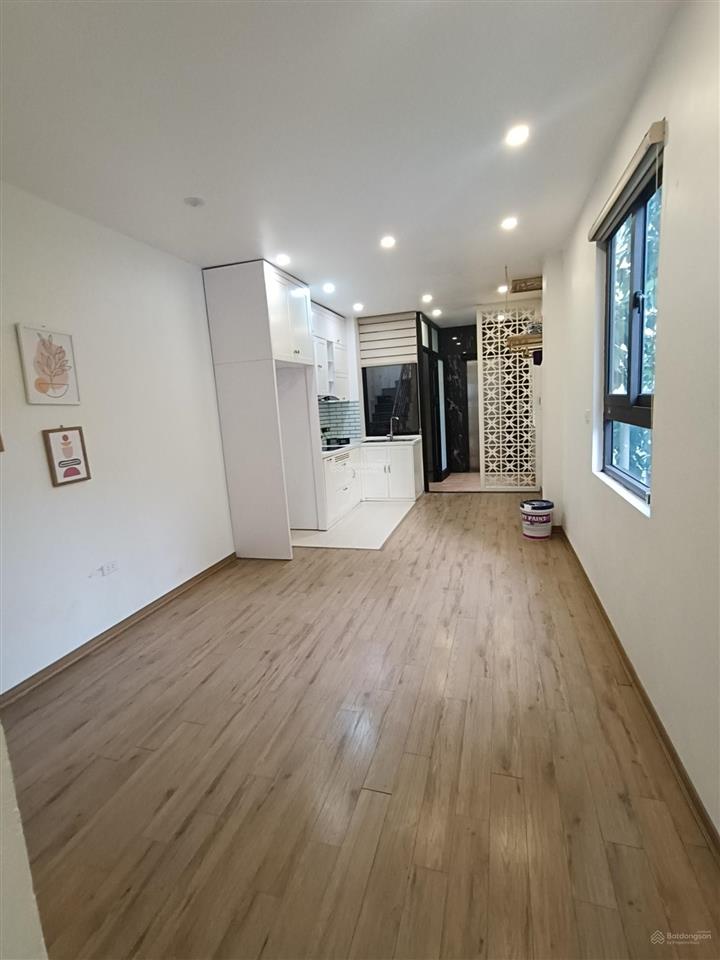 Cho thuê nhà đẹp, thang máy, 5 tầng, dt 60m2 xe ô tô đỗ cửa đường lê đức thọ, ngay svđ mỹ đình 29tr