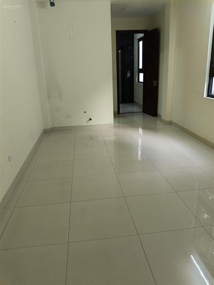 Cho thuê nhà đẹp, thang máy, 5 tầng, dt 60m2 xe ô tô đỗ cửa đường lê đức thọ, ngay svđ mỹ đình 29tr