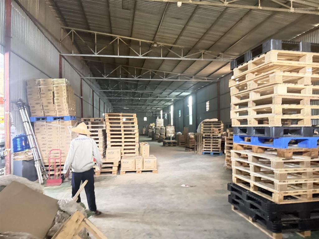 Cho thuê kho xưởng dt 550m2 ngay ngã tư trạm trôi, ql32, điện 3 pha, xuất vat, xe công, bảo vệ 95k
