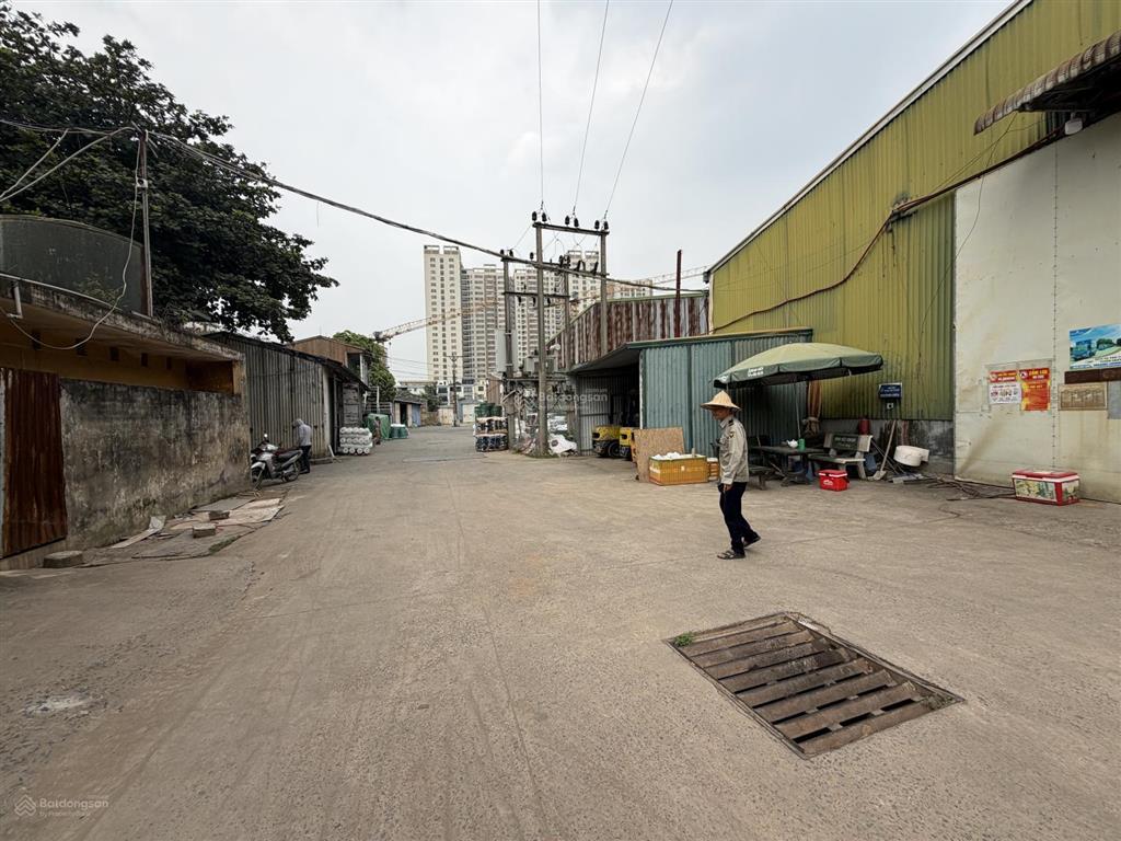 Cho thuê kho xưởng dt 550m2 ngay ngã tư trạm trôi, ql32, điện 3 pha, xuất vat, xe công, bảo vệ 95k