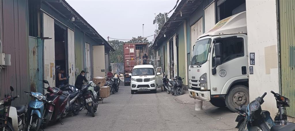 Cho thuê kho xưởng đường cầu bươu, gần viện k, dt 340m2, xuất vat, điện 3 pha, xe công vào, bảo vệ