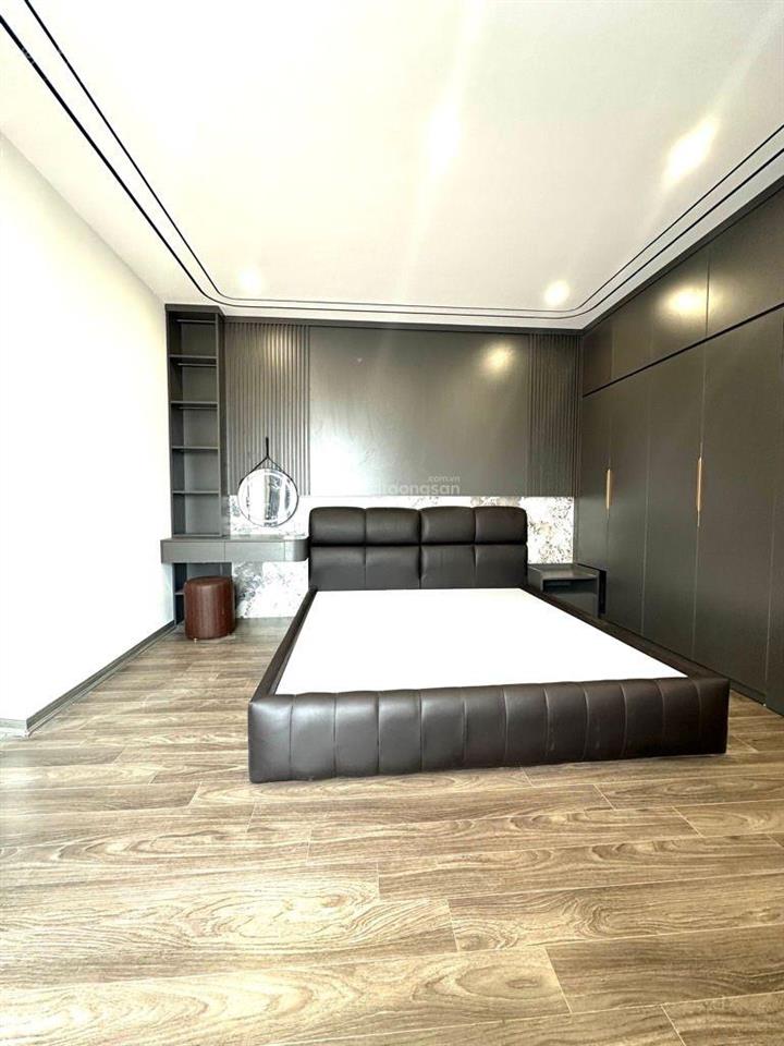 Nhà thạch bàn  long biên  37m2  ô tô vào nhà  6 tầng tháng máy