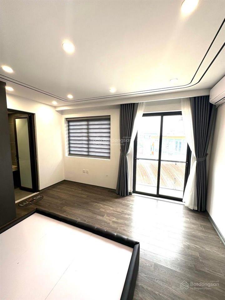 Nhà thạch bàn  long biên  37m2  ô tô vào nhà  6 tầng tháng máy