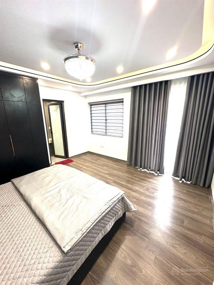 Nhà thạch bàn  long biên  37m2  ô tô vào nhà  6 tầng tháng máy