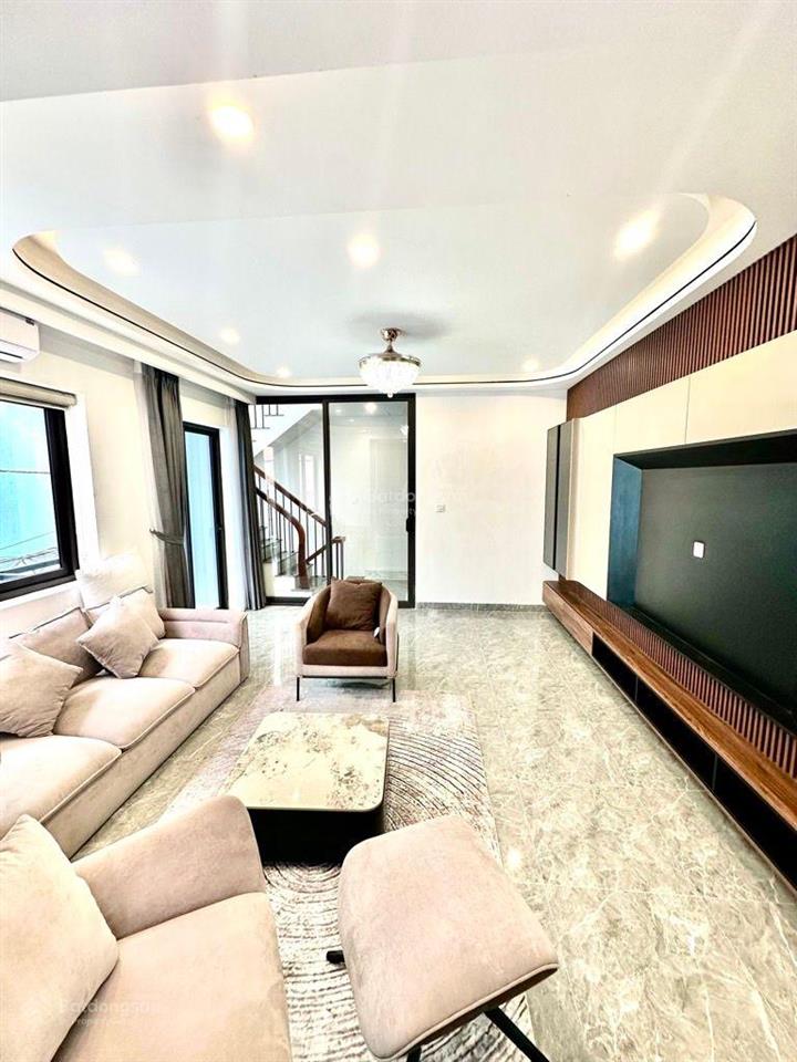 Nhà thạch bàn  long biên  37m2  ô tô vào nhà  6 tầng tháng máy