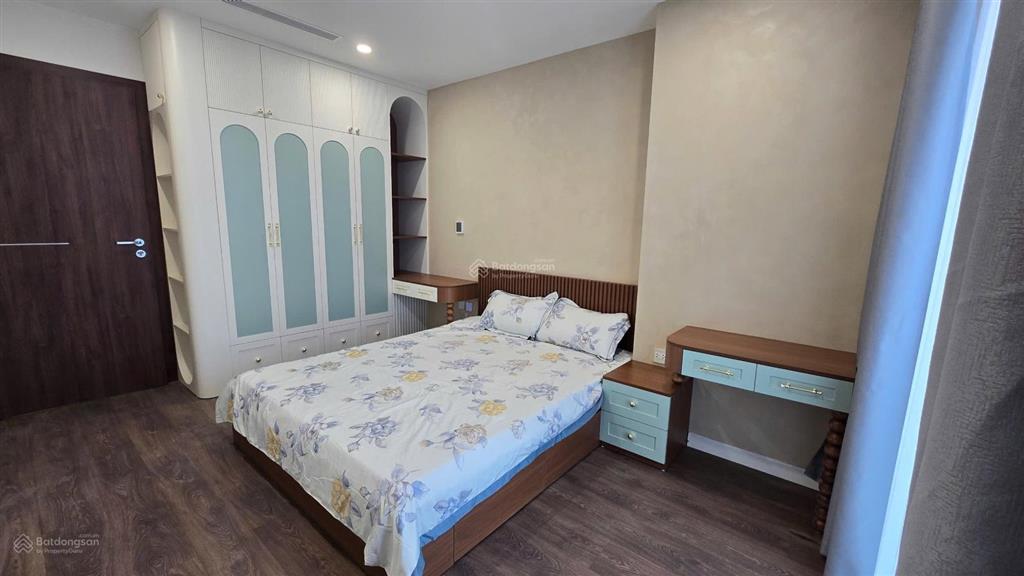 Cho thuê căn góc 3n full nội thất đẹp view sông hồng toà sunshine golden river giá tốt