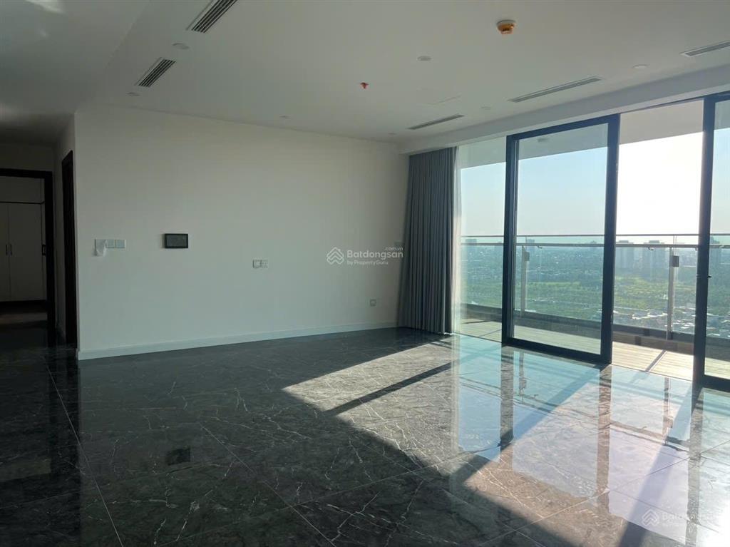 Cho thuê căn góc 4 phòng ngủ nội thất cơ bản, view sông hồng sunshine golden river tây hồ