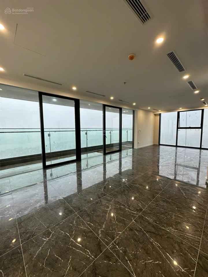Cho thuê căn góc 3 ngủ sân vườn view sông hồng tòa sunshine golden river nội thất cơ bản