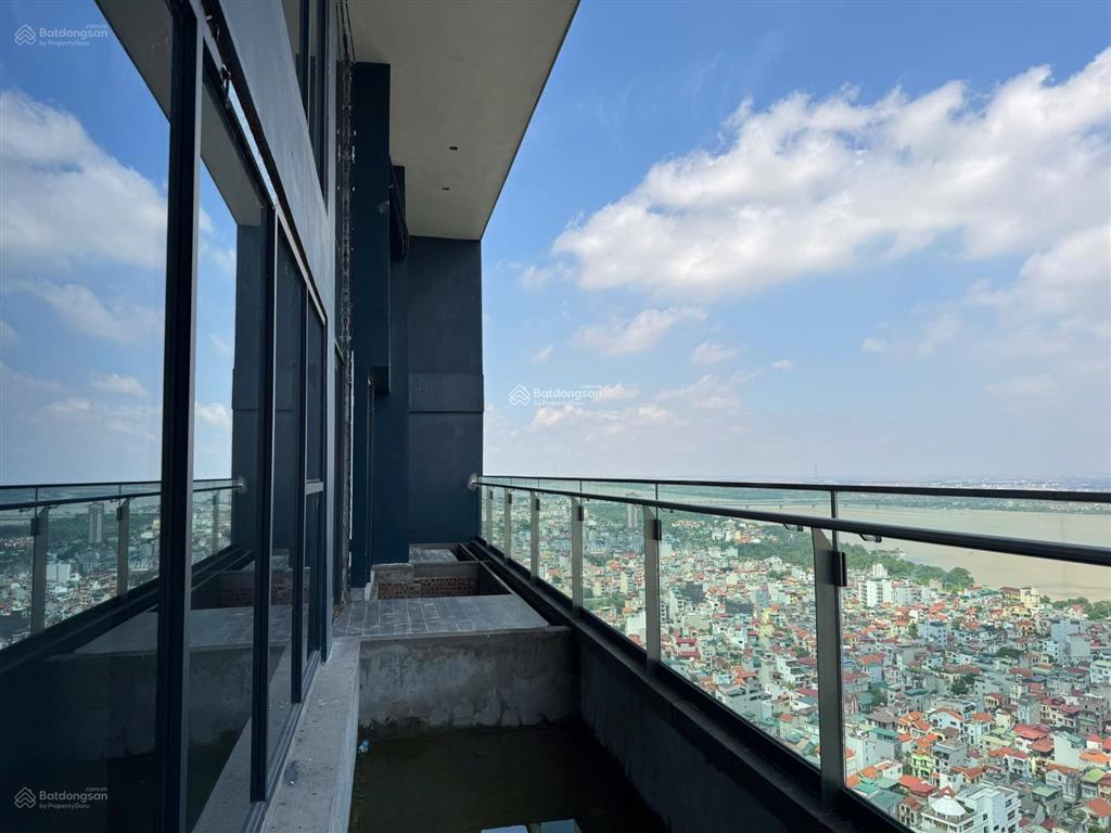 Cho thuê căn góc 3 ngủ sân vườn view sông hồng tòa sunshine golden river nội thất cơ bản