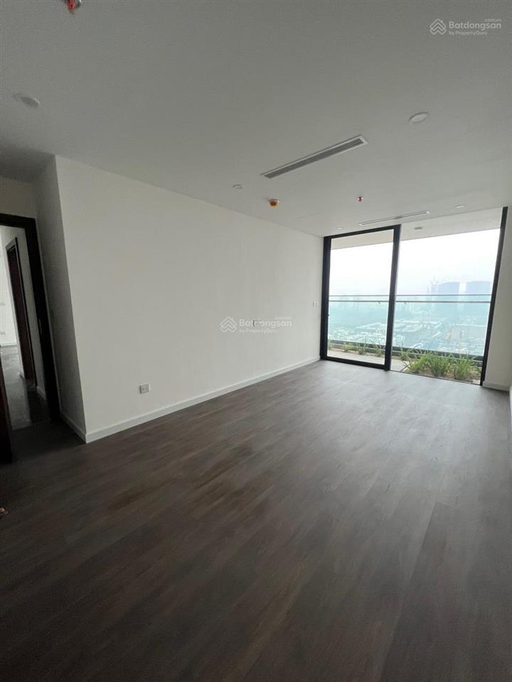 Cho thuê căn góc 3 ngủ sân vườn view sông hồng tòa sunshine golden river nội thất cơ bản