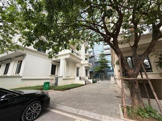 Cho thuê căn góc shophouse sunshine city diện tích 213m2 hoàn thiện cơ bản mặt đường lớn kinh doanh