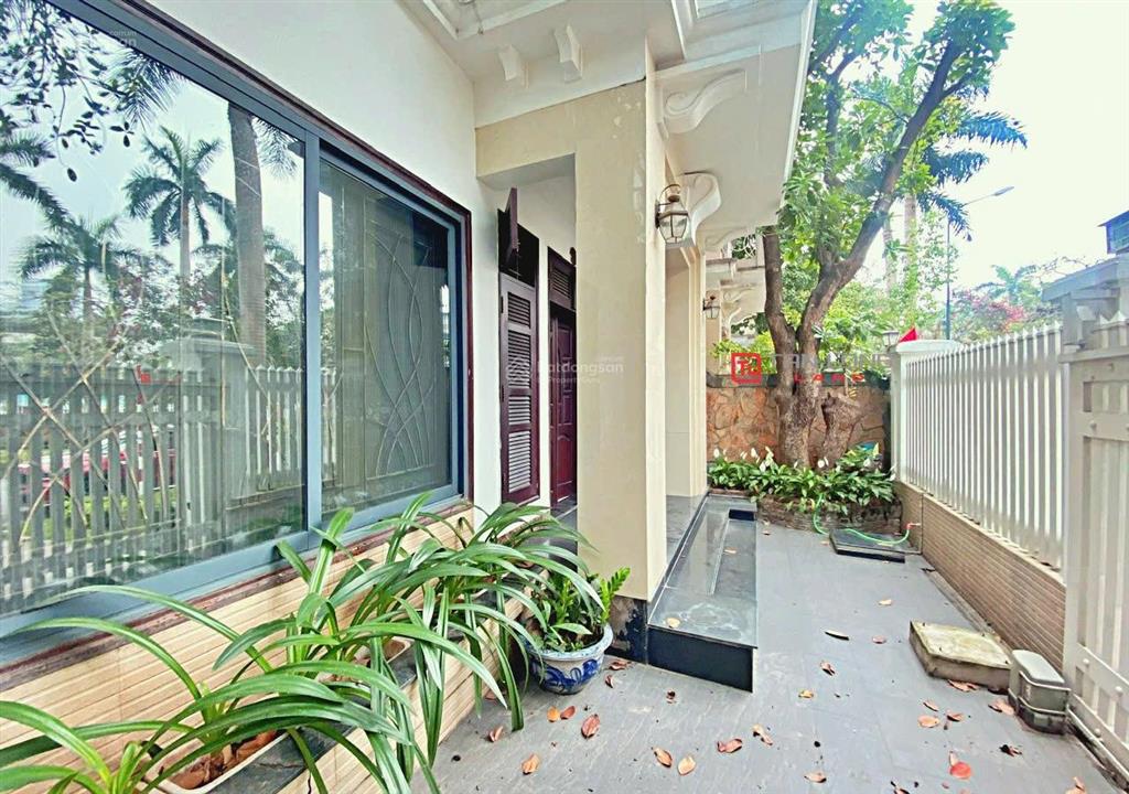 Cho thuê biệt thự mặt đường đôi dãy c1 c2 ciputra, full nội thất đẹp gần trường quốc tế unis