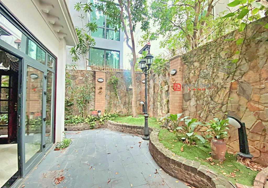 Cho thuê biệt thự mặt đường đôi dãy c1 c2 ciputra, full nội thất đẹp gần trường quốc tế unis
