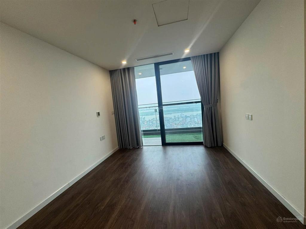 Chính chủ bán căn 2n 2vs tầng cao view sông hồng sunshine golden river giá tốt thị trường