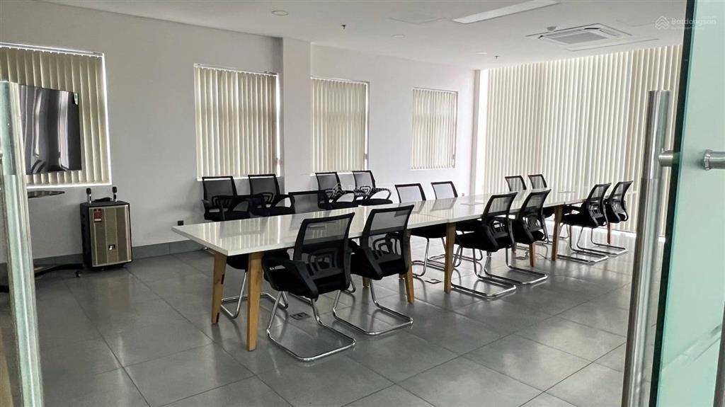 Cho thuê văn phòng mới 3 tầng tại kcn xuyên á, đức hòa, long an