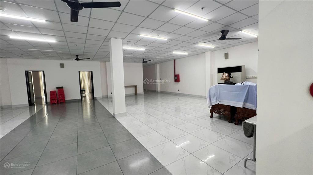 Cho thuê văn phòng mới 3 tầng tại kcn xuyên á, đức hòa, long an