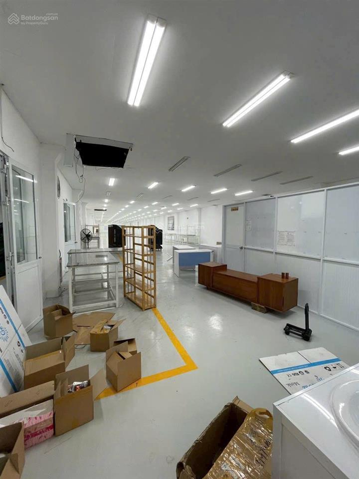 Cho thuê nhà xưởng diện tích 1300m2 có pccc vách tường có trạm điện 250kw xe công vào ok giá cho th