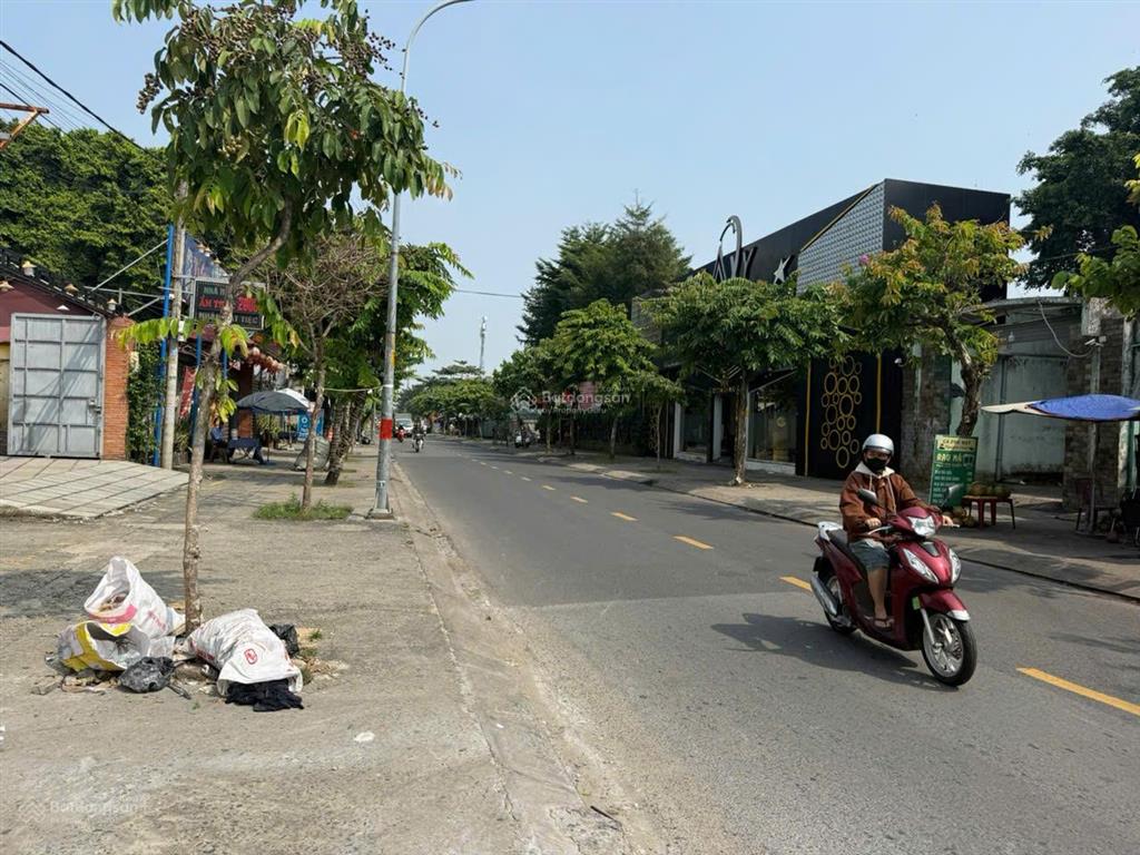 Cho thuê nhà xưởng đẹp vị trí thuận tiện song hành quốc lộ 22, bà điểm, hóc môn