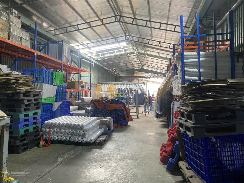 Cho thuê nhà xưởng 3.000m² pccc vách tường điện 3 pha xe công vào 24/24,gần ngã tư bà điểm, hóc môn