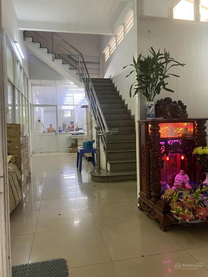Cho thuê nhà xưởng 3.000m² pccc vách tường điện 3 pha xe công vào 24/24,gần ngã tư bà điểm, hóc môn