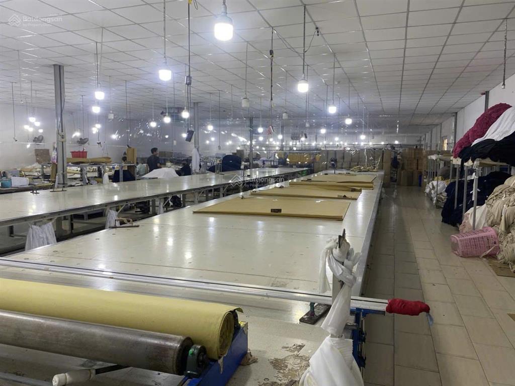 Cho thuê nhà xưởng 3.000m² pccc vách tường điện 3 pha xe công vào 24/24,gần ngã tư bà điểm, hóc môn
