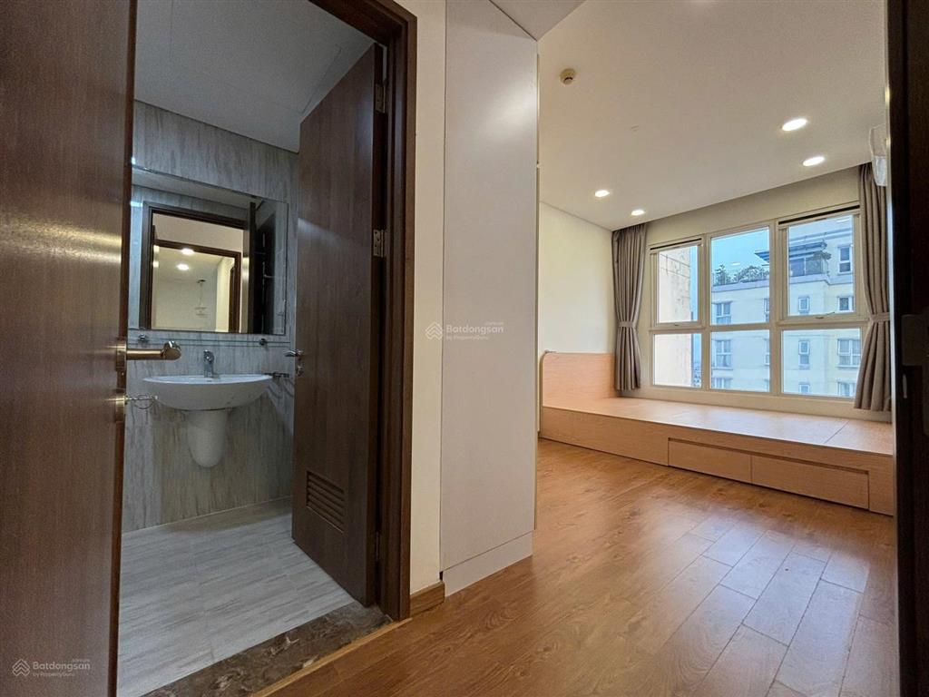 Bán căn hộ the golden star. dt 70m2 2pn  2wc, full nội thất. giá 4.6 tỷ. hỗ trợ vay ngân hàng