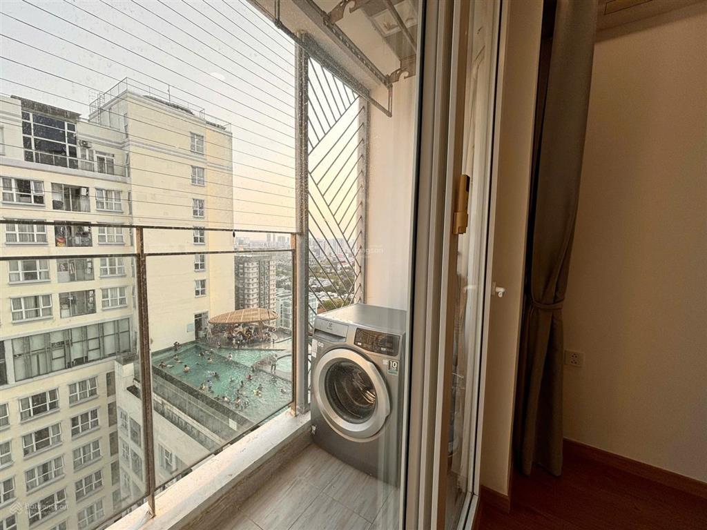 Bán căn hộ the golden star. dt 70m2 2pn  2wc, full nội thất. giá 4.6 tỷ. hỗ trợ vay ngân hàng
