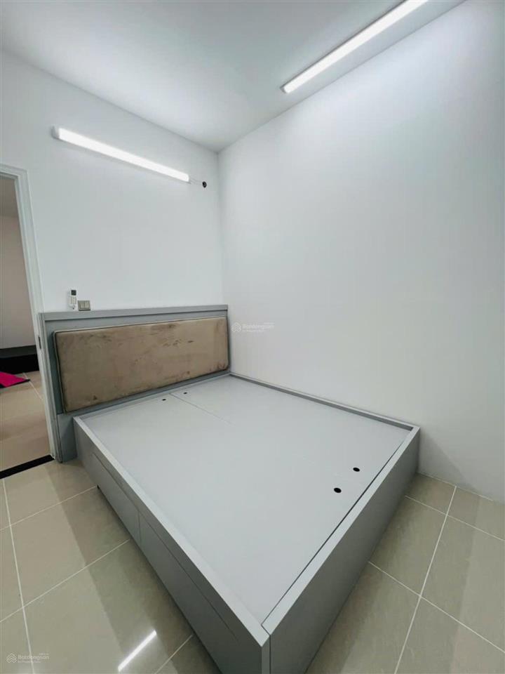 Cần bán căn hộ era town đức khải. 2pn  1wc. giá bán  3.2 tỷ. đã có sổ hồng. có hỗ trợ bank