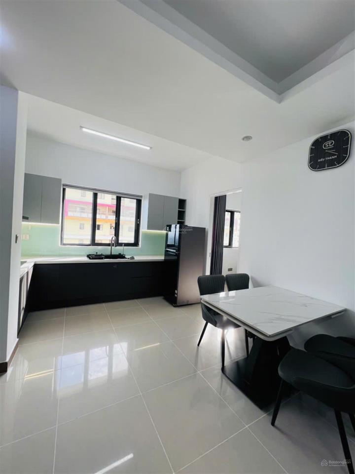 Cần bán căn hộ era town đức khải. 2pn  1wc. giá bán  3.2 tỷ. đã có sổ hồng. có hỗ trợ bank